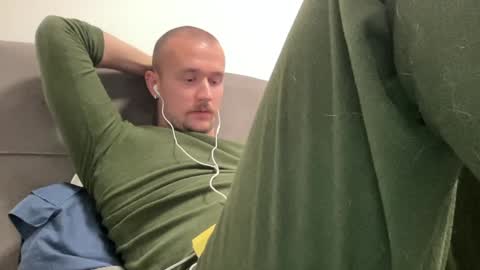 Snapshot of cute_skywalker chatting on 21, 12, 2024 cute_skywalker online show from 21, 12, 2024