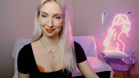 cute_smile_shy online show from 25, 11, 2025