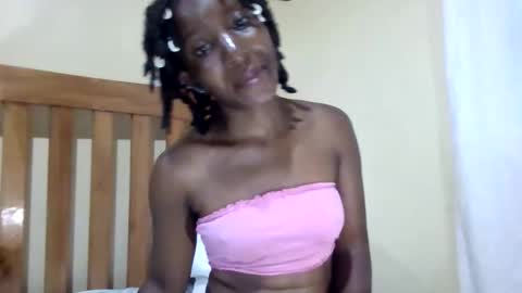 Snapshot of cute_xeniah chatting on 15, 10, 2025 cute_xeniah online show from 15, 10, 2025