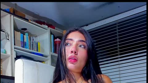 Snapshot of cuteanddesesperate chatting on 8, 1, 2025 WANNA SEE MORE OF TWINS online show from 8, 1, 2025