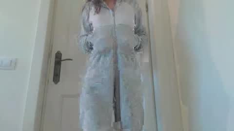 Snapshot of cuteangelx chatting on 29, 10, 2025 Anne-Marie online show from 29, 10, 2025