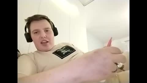 Snapshot of cutedude92 chatting on 21, 11, 2025 CuteguyBWC92 online show from 21, 11, 2025