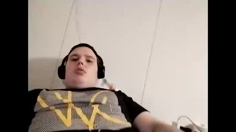 Snapshot of cutedude92 chatting on 4, 12, 2025 CuteguyBWC92 online show from 4, 12, 2025