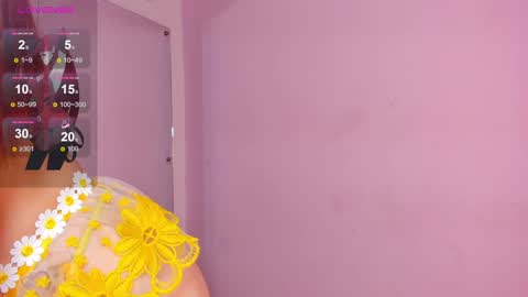 Snapshot of cutee_world chatting on 30, 10, 2025 moderator JAZMIN my team is Abby RachelMia online show from 30, 10, 2025