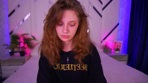 Snapshot of cuteefoxy chatting on 24, 10, 2025 Foxy online show from 24, 10, 2025