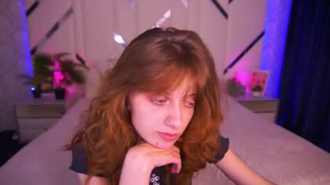 Snapshot of cuteefoxy chatting on 27, 10, 2025 Foxy online show from 27, 10, 2025