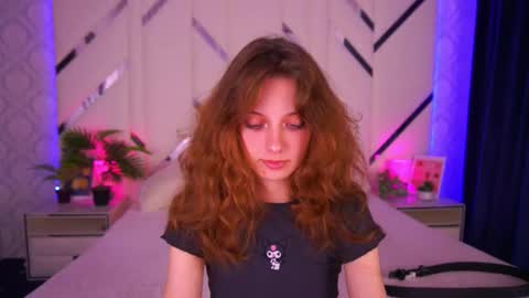 Snapshot of cuteefoxy chatting on 28, 10, 2025 Foxy online show from 28, 10, 2025