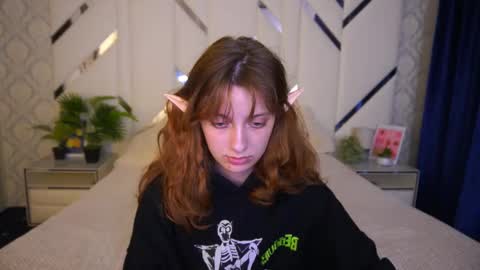 Snapshot of cuteefoxy chatting on 30, 10, 2025 Foxy online show from 30, 10, 2025