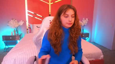 Snapshot of cuteefoxy chatting on 6, 11, 2025 Foxy online show from 6, 11, 2025