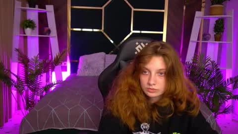 Snapshot of cuteefoxy chatting on 14, 11, 2025 Foxy online show from 14, 11, 2025