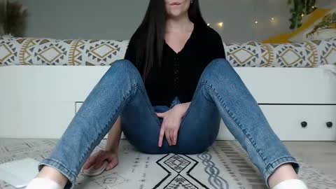 Snapshot of cuteemouse chatting on 8, 11, 2025 Anna online show from 8, 11, 2025