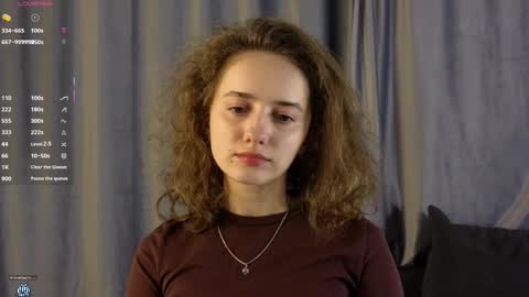 Snapshot of cutelunette chatting on 14, 12, 2025 Ellen online show from 14, 12, 2025