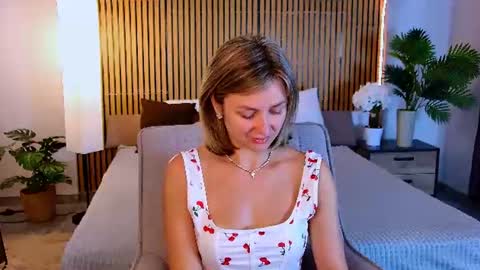 Snapshot of cutemirage chatting on 5, 7, 2026 cutemirage online show from 5, 7, 2026