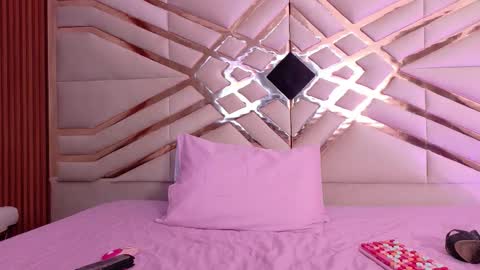 cutepetitee online show from 12, 11, 2025