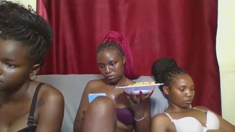 Snapshot of cutey_lunar chatting on 23, 2, 2025 cutey_lunar online show from 23, 2, 2025