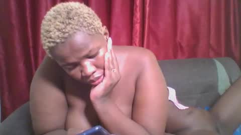 Snapshot of cutey_mellanin chatting on 22, 1, 2025 cutey_mellanin online show from 22, 1, 2025