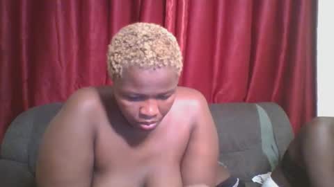 Snapshot of cutey_mellanin chatting on 26, 1, 2025 cutey_mellanin online show from 26, 1, 2025