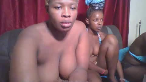 Snapshot of cutey_mellanin chatting on 27, 1, 2025 cutey_mellanin online show from 27, 1, 2025