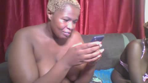 Snapshot of cutey_mellanin chatting on 28, 1, 2025 cutey_mellanin online show from 28, 1, 2025