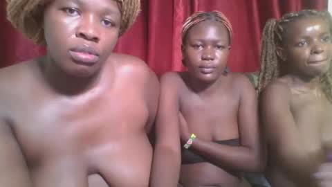 Snapshot of cutey_mellanin chatting on 1, 2, 2025 cutey_mellanin online show from 1, 2, 2025