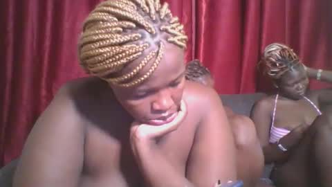 Snapshot of cutey_mellanin chatting on 3, 2, 2025 cutey_mellanin online show from 3, 2, 2025