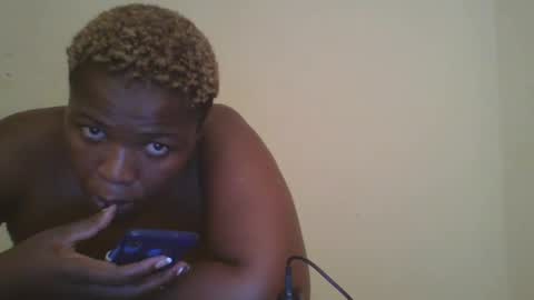 Snapshot of cutey_mellanin chatting on 3, 3, 2025 cutey_mellanin online show from 3, 3, 2025