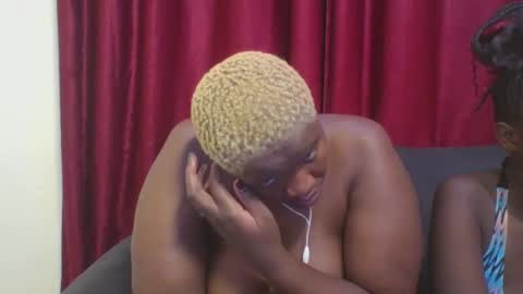 Snapshot of cutey_mellanin chatting on 12, 3, 2025 cutey_mellanin online show from 12, 3, 2025