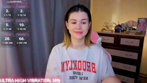 Snapshot of cutie_mili chatting on 5, 11, 2025 mili online show from 5, 11, 2025