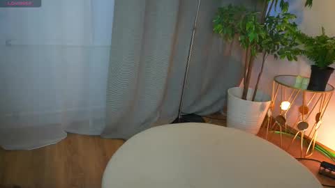 Snapshot of cutie_peachyy chatting on 5, 12, 2025 Monica online show from 5, 12, 2025