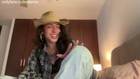 Snapshot of cutiepiemiu chatting on 25, 6, 2026 cutiepiemiu - online show from 25, 6, 2026