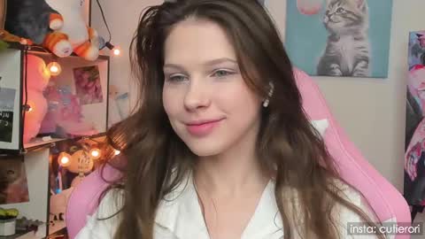 Rori  Instagram cutierori  online show from 27, 2, 2025