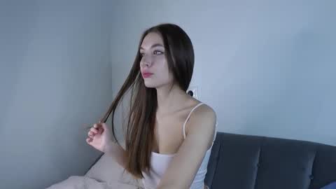 Vivienne online show from 8, 11, 2025