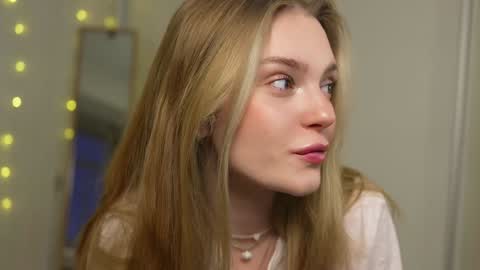 Snapshot of cyberheart_ chatting on 22, 1, 2025 EMILY online show from 22, 1, 2025