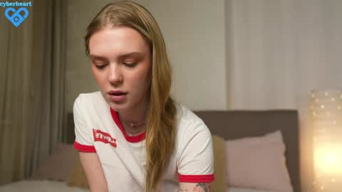 Snapshot of cyberheart_ chatting on 7, 2, 2025 EMILY online show from 7, 2, 2025