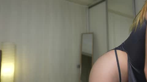 Snapshot of cyberheart_ chatting on 22, 9, 2025 EMILY online show from 22, 9, 2025