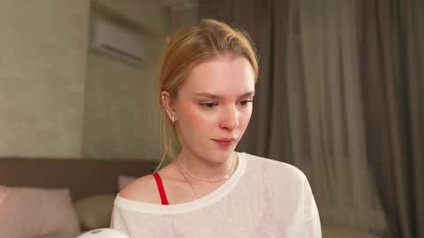 Snapshot of cyberheart_ chatting on 7, 10, 2025 EMILY online show from 7, 10, 2025