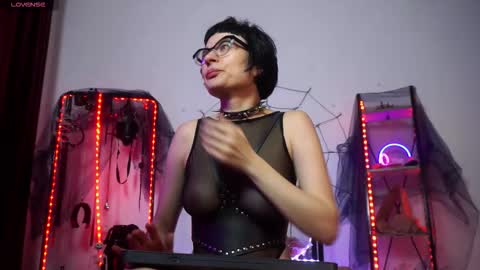 Lily Goddess online show from 9, 11, 2025