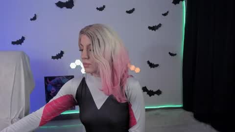 Snapshot of cyberzoe chatting on 19, 10, 2025 cyber zoe online show from 19, 10, 2025