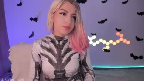 Snapshot of cyberzoe chatting on 5, 11, 2025 cyber zoe online show from 5, 11, 2025