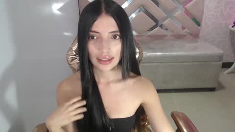 Snapshot of cynthia_ch chatting on 1, 10, 2025 CINTIA ARAUJO online show from 1, 10, 2025