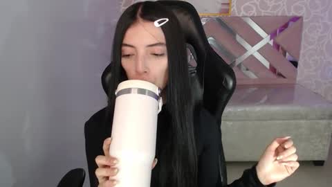 Snapshot of cynthia_ch chatting on 10, 10, 2025 CINTIA ARAUJO online show from 10, 10, 2025