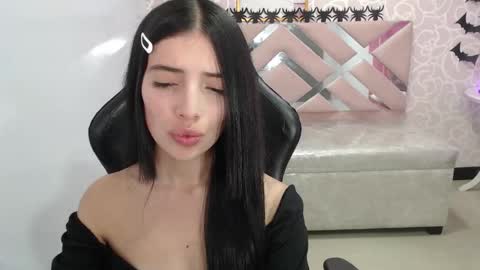 Snapshot of cynthia_ch chatting on 28, 10, 2025 CINTIA ARAUJO online show from 28, 10, 2025