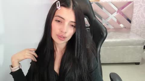 Snapshot of cynthia_ch chatting on 11, 11, 2025 CINTIA ARAUJO online show from 11, 11, 2025