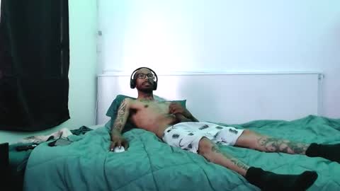 Snapshot of cyrusveal3 chatting on 17, 7, 2026 SkinnyTattedGuy online show from 17, 7, 2026