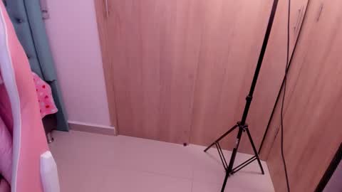 Snapshot of d___darling chatting on 4, 12, 2025 darling online show from 4, 12, 2025