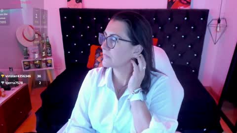 Snapshot of d_martii chatting on 29, 1, 2025 Mia online show from 29, 1, 2025