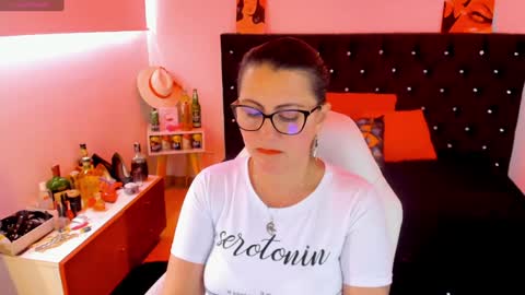 Snapshot of d_martii chatting on 31, 1, 2025 Mia online show from 31, 1, 2025