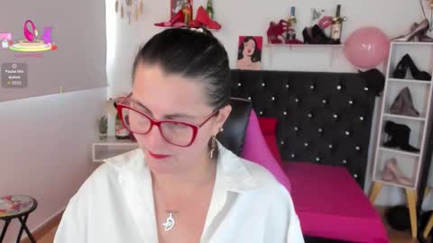 Snapshot of d_martii chatting on 9, 9, 2025 Mia online show from 9, 9, 2025