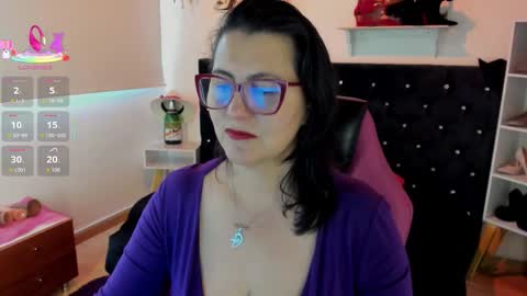 Snapshot of d_martii chatting on 28, 9, 2025 Mia online show from 28, 9, 2025