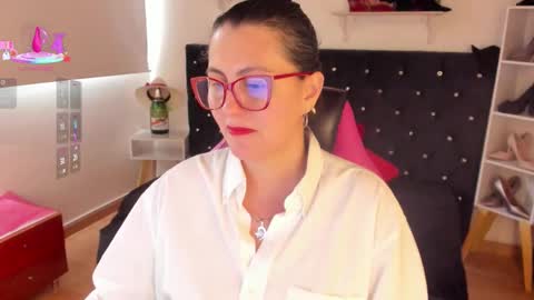 Snapshot of d_martii chatting on 29, 9, 2025 Mia online show from 29, 9, 2025